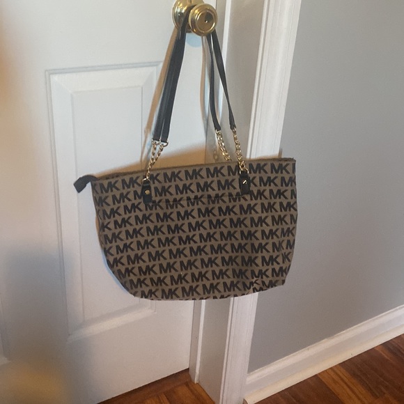 Michael kors purse - Picture 2 of 6